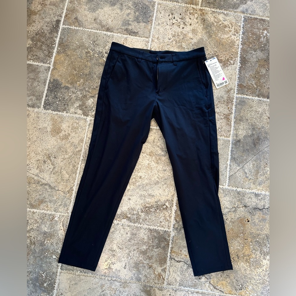 Lululemon men’s Commission Pant Slim
28"L